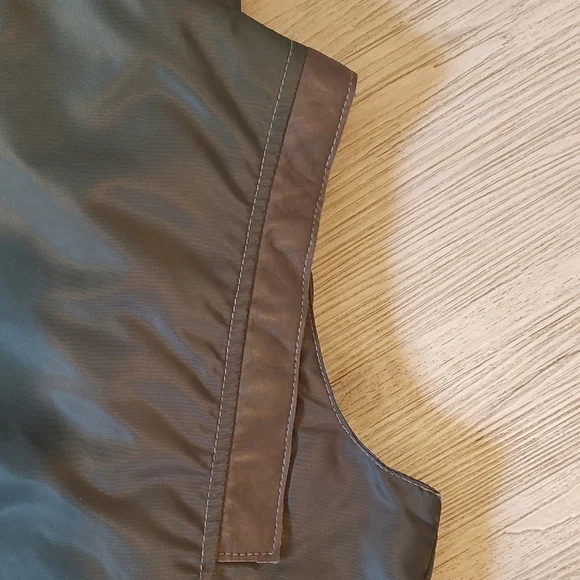 My Tribe Ladies Green Waterproof Vest with Brown Leather Detail Size Large EUC - Picture 8 of 14